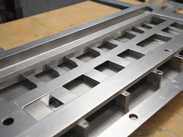 冲压成型模:(冲压成型模具最简单三个步骤)